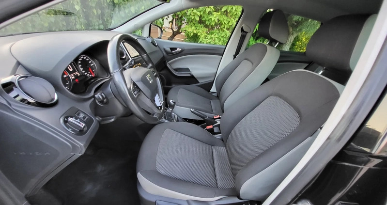 Seat Ibiza cena 29500 przebieg: 229600, rok produkcji 2016 z Mikołajki małe 704
